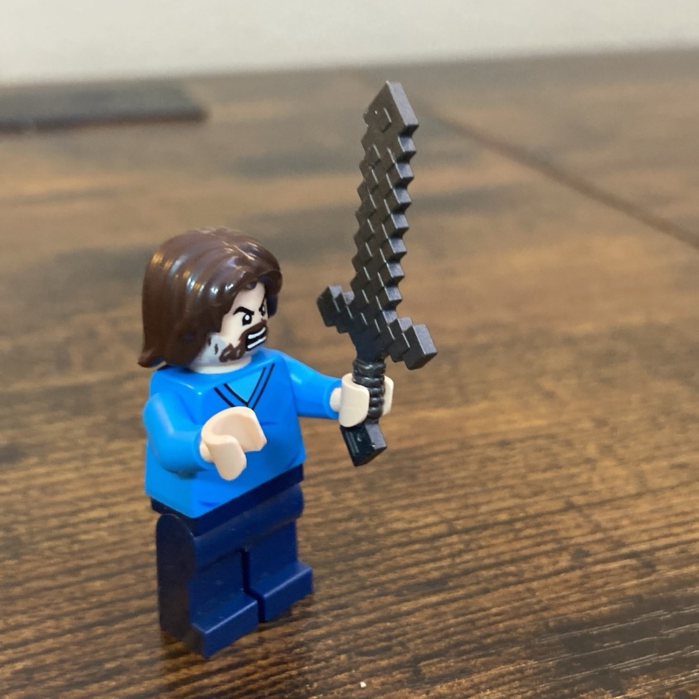 LEGO 21272 / 21273 A Minecraft Movie Steve Minifigure (Jack Black) w/ Sword - Picture 4 of 6